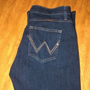 Wrangler women’s Q-Baby riding jeans  9/10 x 34